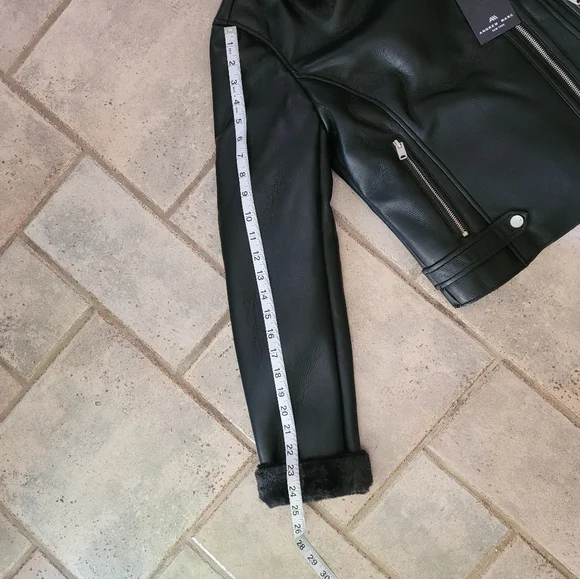 NWT Andrew Marc Black Faux Leather Faux Fur-Trim Moto Jacket XS - Picture 16 of 16